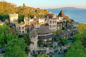 Hotel Tropicana Castle Sabang Mindoro