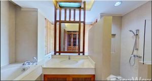 Luxurious home in Beachfront community