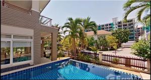 Luxurious home in Beachfront community