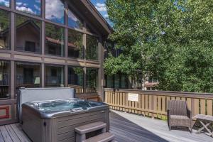 West End Winner - Hot Tub, Parking, Open Kitchen & Living Space condo