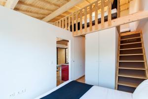 Almada Apartments 468