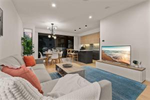 Luxe 3 Level Villa, Grand Master, Chevron Island