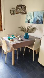 Apartment with sea view, beach and downtown nearby!
