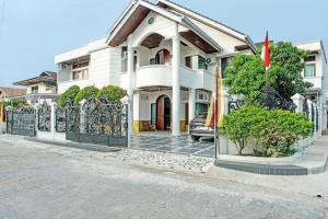 OYO 92990 Nena Kostel Syariah