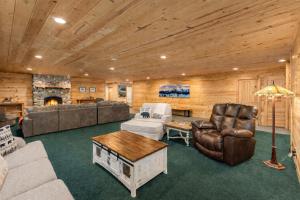 River Road Lodge by NW Comfy Cabins