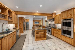 River Road Lodge by NW Comfy Cabins