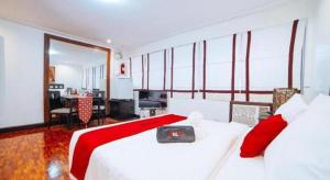 Greenbelt Makati - Vaccinated Staff