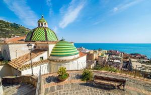 Libeccio - flat with terrace and sea view, perfect for up to 3 guests