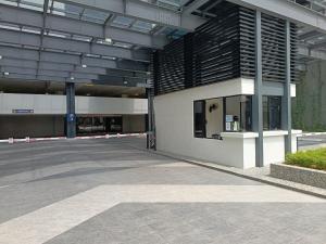 Trellis Residences 5 min drive to RTS and CIQ