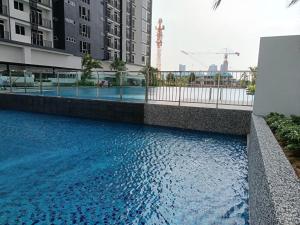 Trellis Residences 5 min drive to RTS and CIQ