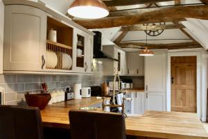 Cotswolds Grade II Listed Barn & underfloor heating