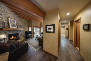 1791 Lakeside Getaway at Deer Valley! Outdoor Heated Pool & Hot Tubs! condo