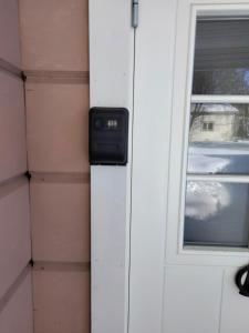 Vaaleanpunainen Pihatalo