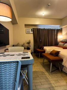 Staycation in Manhattan near Smart Araneta