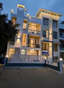 3 BHK Condo For Family On Manali Expressway