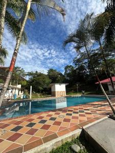 Cabaña tipo glamping con jacuzzi y malla catamaran en finca la fortuna