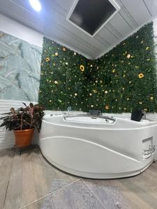 Cabaña tipo glamping con jacuzzi y malla catamaran en finca la fortuna