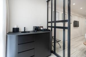 Finders Ermou Suites