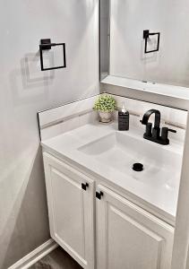 Convenient 3 bedroom Townhome