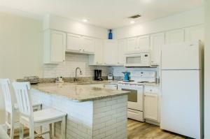 7 D, One Bedroom Condo