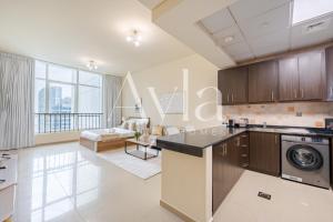 Cozy Studio with City Views Pool & Gym