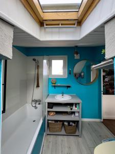 Family Beachfront Apartment with Ocean Views