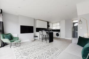 Contemporary 3BDR Retreat in South West London