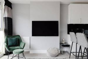 Contemporary 3BDR Retreat in South West London