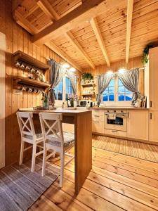 Hillside Tiny Cottage Bran, Adult Only