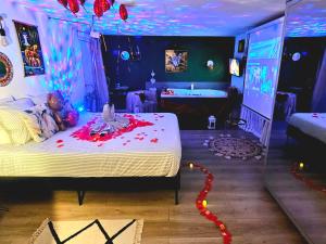 App jacuzzi & piscine privée - loveroom - Suite Emeraude