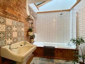 Wirksworth Townhouse - full of character