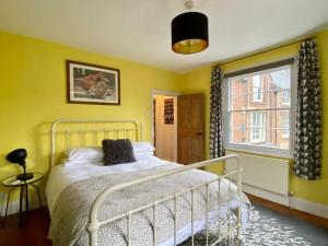 Wirksworth Townhouse - full of character