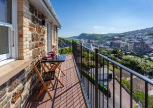 Superb sea front apartment with great sea views