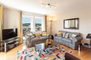 Superb sea front apartment with great sea views