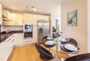 Superb sea front apartment with great sea views