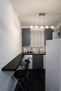 Midnight Horizon - shared bathroom