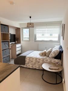 Riviera studio cosy face gare centre-ville Calme Wifi rapide