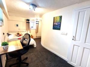 Ensuite rooms, self-catering in shared kitchens