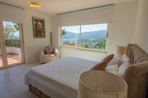 Villa with amazing sea and mountain views