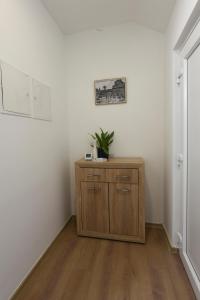 Quiet One-Bedroom Near City Center Free Parking