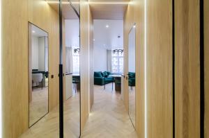 02-76b in RC Pechersk Plaza, Mykhaila Boichuka 19-А, Petrovdom Apartments