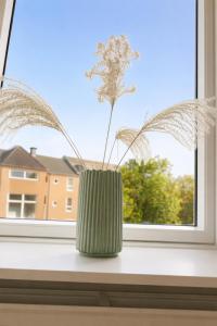 Odense C - Light 2 room apartment - sunny balcony and free parking