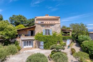 Villa au calme jardin piscine proche mer et centre ville