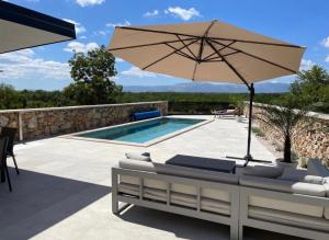 Hideaway Stonehouse pool for 2 Dalmatia Imotski