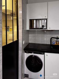 Charming Studio Eiffel Tower