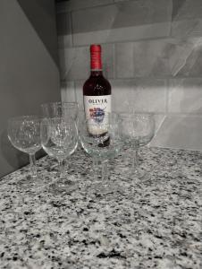 The Bluebird Guesthouse *walk to downtown*