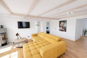 Ferienhaus"Huus an`t Diek" Luxus in Deichnähe mit Pool, Nähe Norddeich