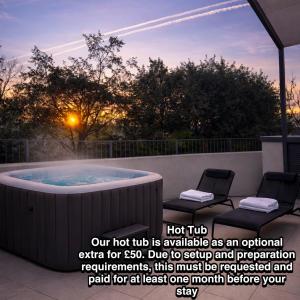 Sandbanks Stay, sleeps 12, beach, outdoor bbq, parking