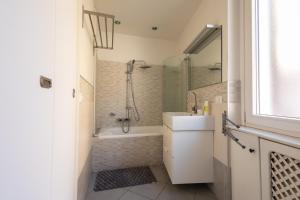 Large Design apartment near the Vatican 10pax