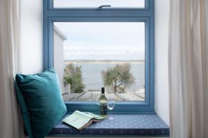 2 Bed cottage in a fantastic waterfront setting